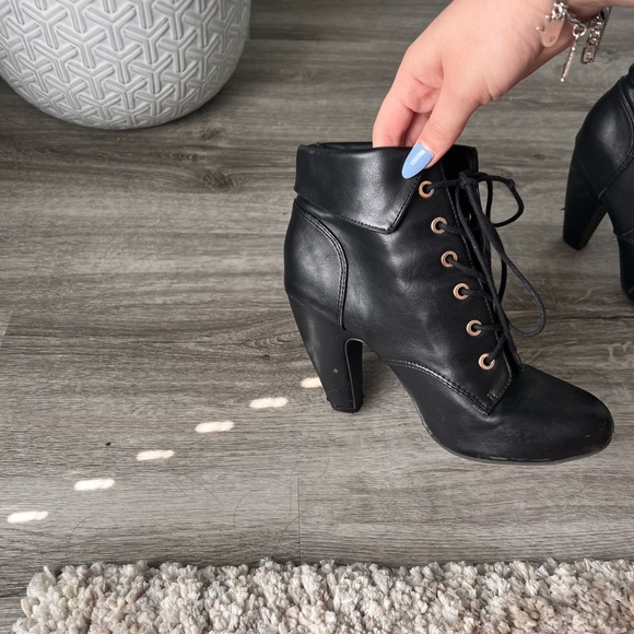 Black heel booties size 9 - Picture 8 of 15